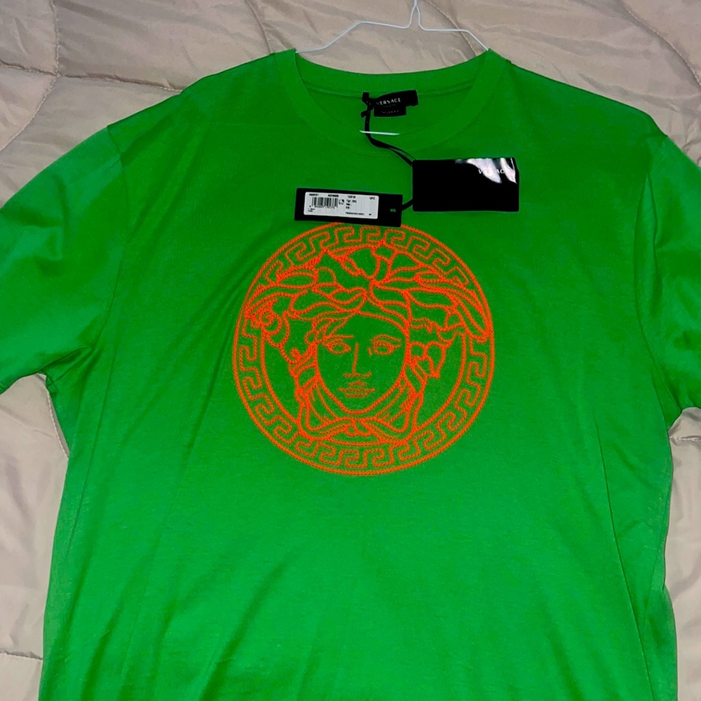 Classic Versace men’s tee with large logo